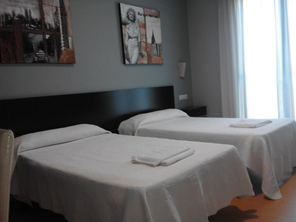 Hostal Restaurante Vial 奥伦塞 外观 照片